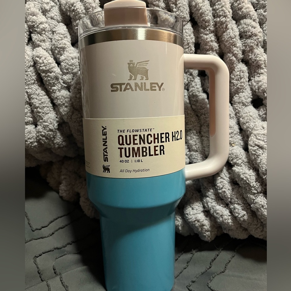 Stanley Pool Ombré Flowstate Quencher Tumbler